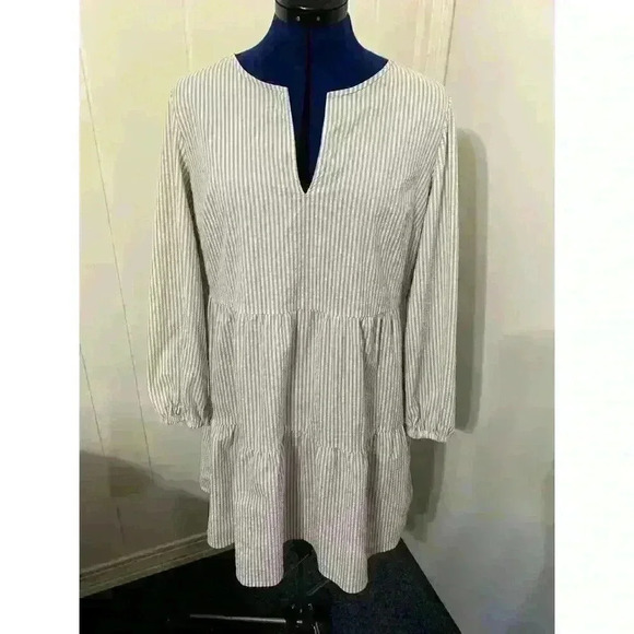 Vinyard Vines Performance Khaki Seersucker long sleeve Tier Dress Size Medium - Picture 1 of 8